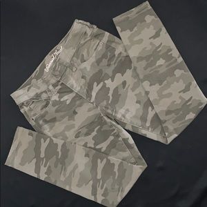 Universal Thread Camo High Rise Skinny Crop